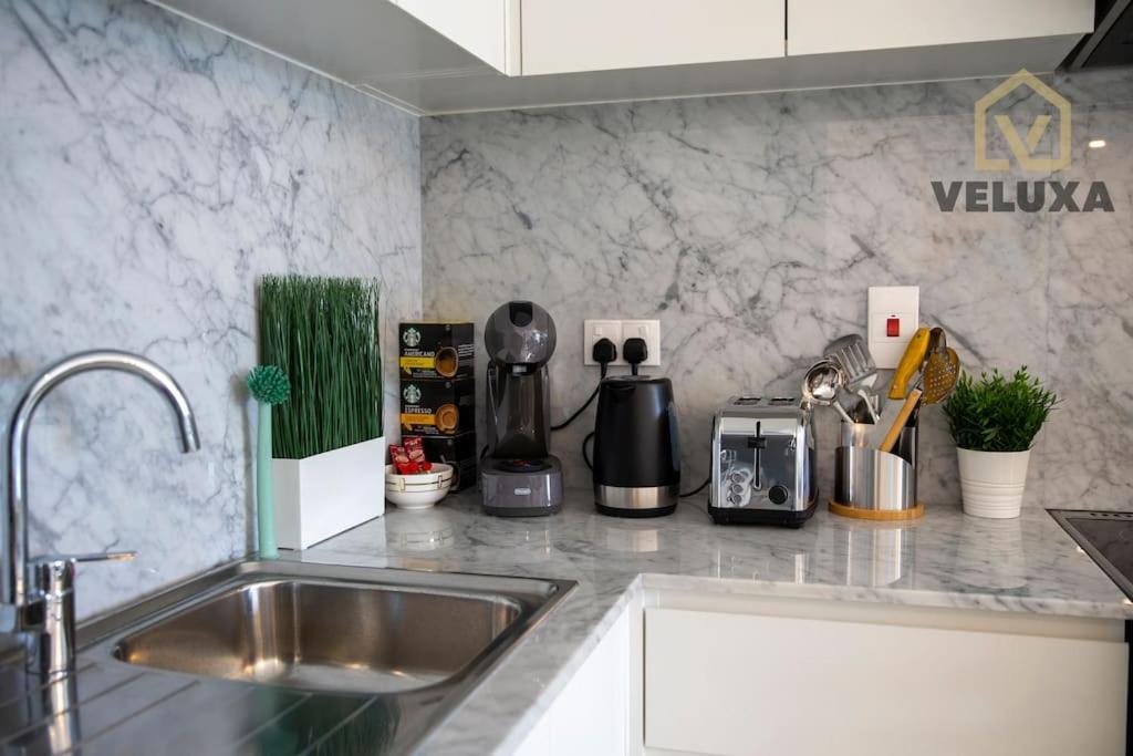 Veluxa - Luxury And Bright 1 Bedroom Apartment, Burj View! Dubái Exterior foto