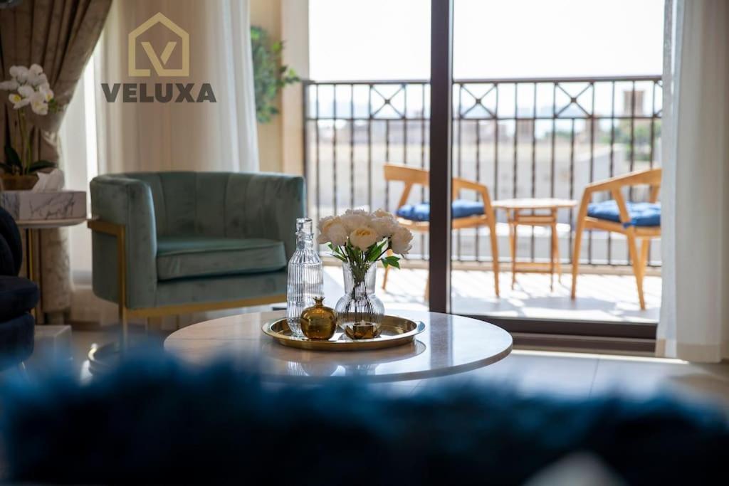 Veluxa - Luxury And Bright 1 Bedroom Apartment, Burj View! Dubái Exterior foto