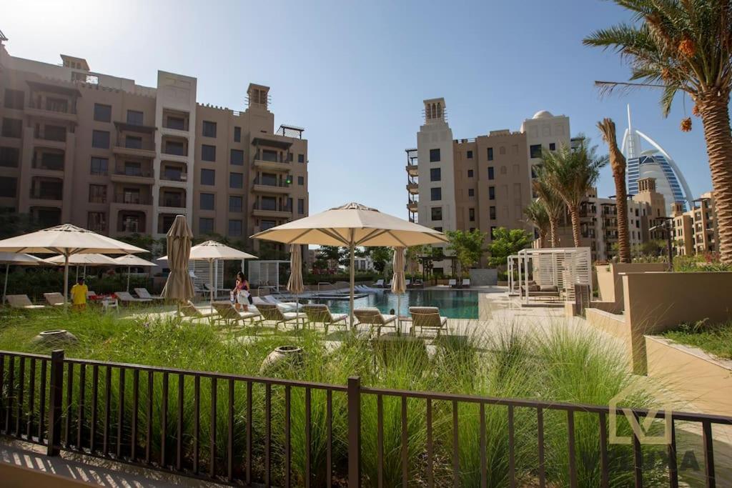 Veluxa - Luxury And Bright 1 Bedroom Apartment, Burj View! Dubái Exterior foto